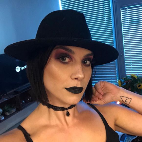 Meet your Posher, Jacalyn - Picture 1 of 1